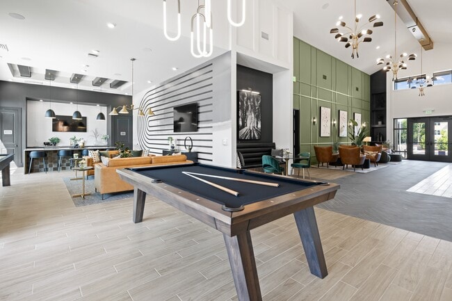 Building Photo - East Mint