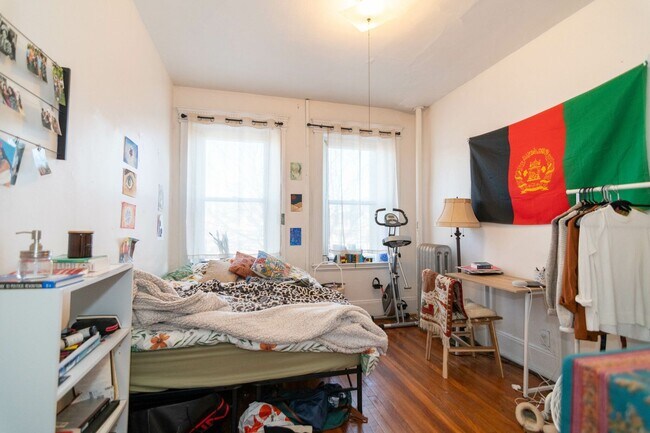 Building Photo - Great Three bed in Packards corner