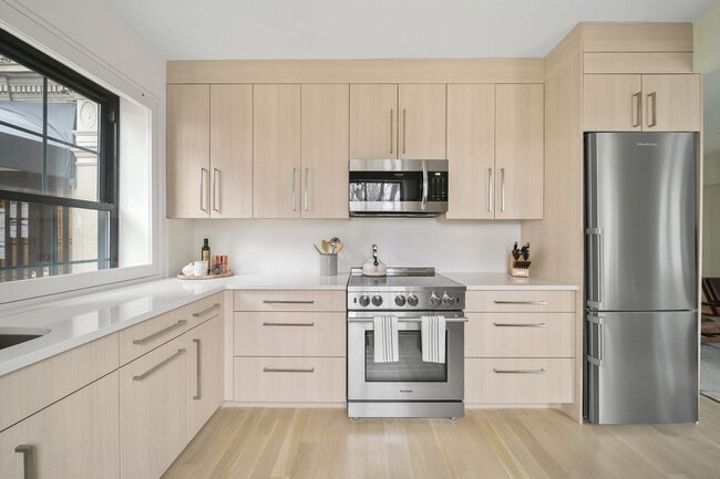 Building Photo - 1160 5th Ave