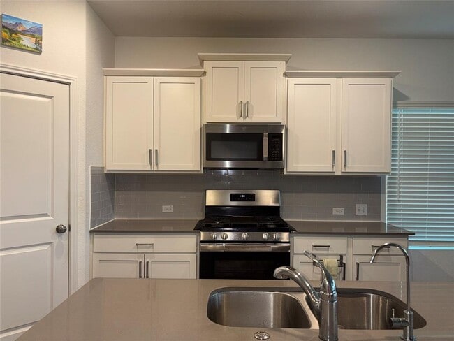 Foto del edificio - 1600 Cobblecrest Ln