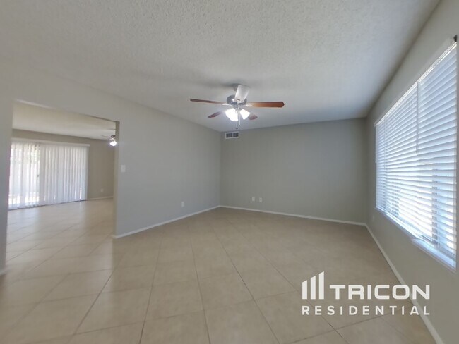 Building Photo - 3727 E Dahlia Drive Phoenix AZ