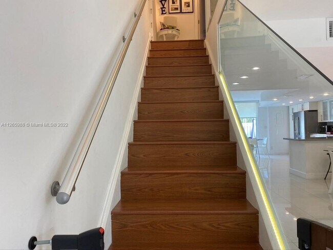 Foto del edificio - 916 NE 27th Ave