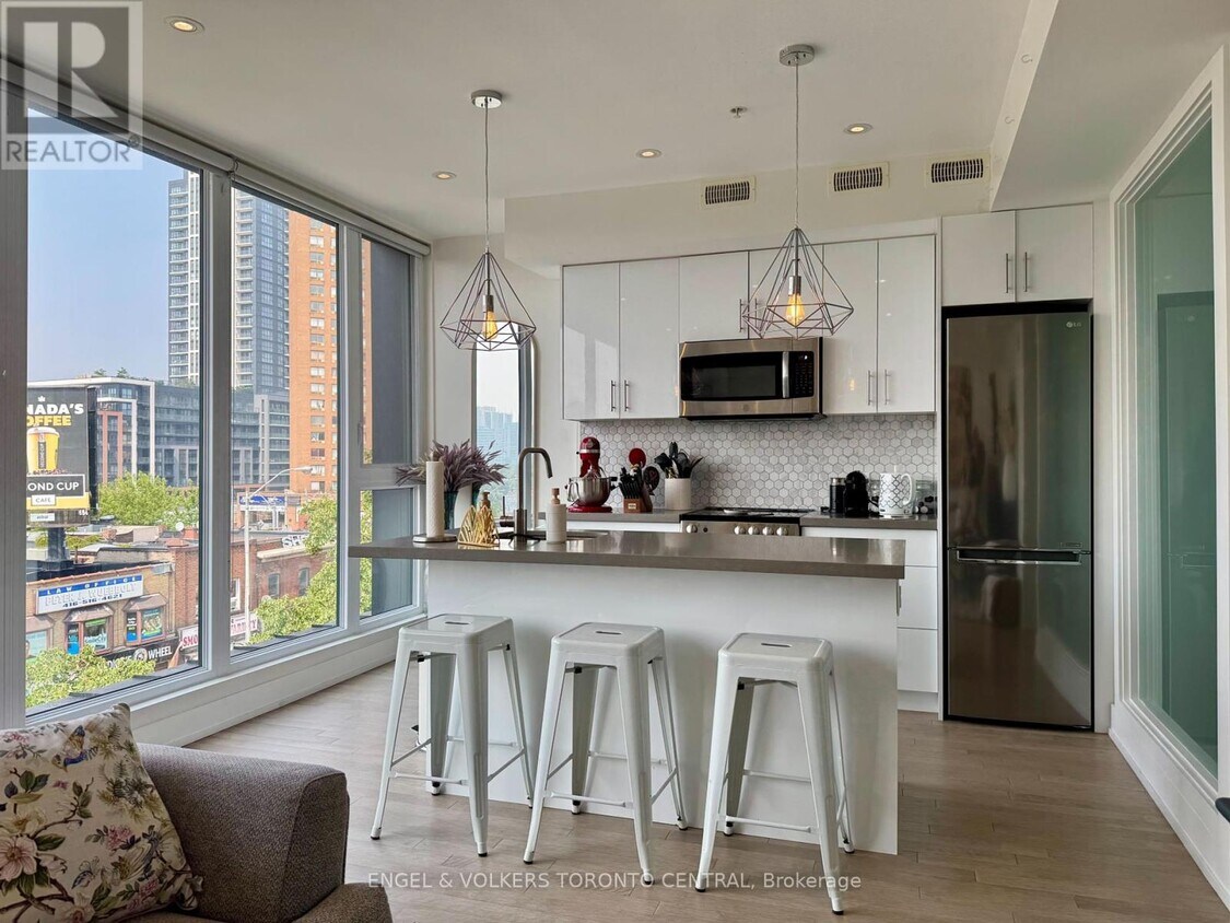Photo principale - 1555-1555 Bloor St W