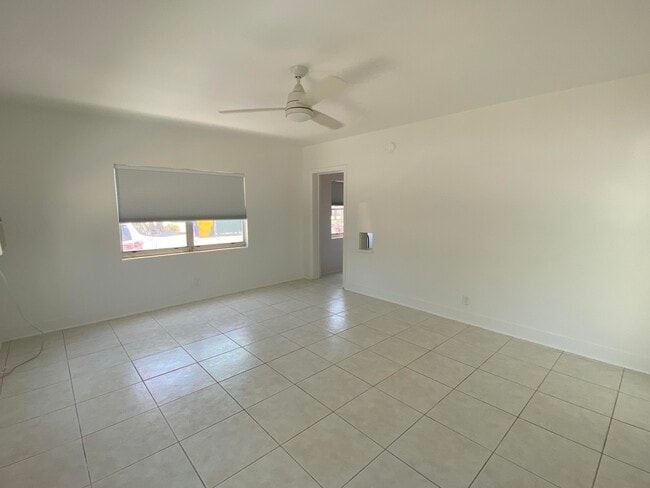 Building Photo - 1519 S Olive Ave