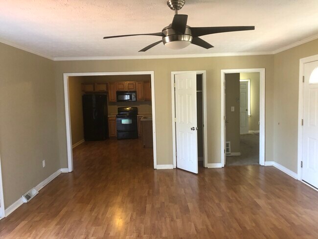 Foto del edificio - 220 Larchwood Dr
