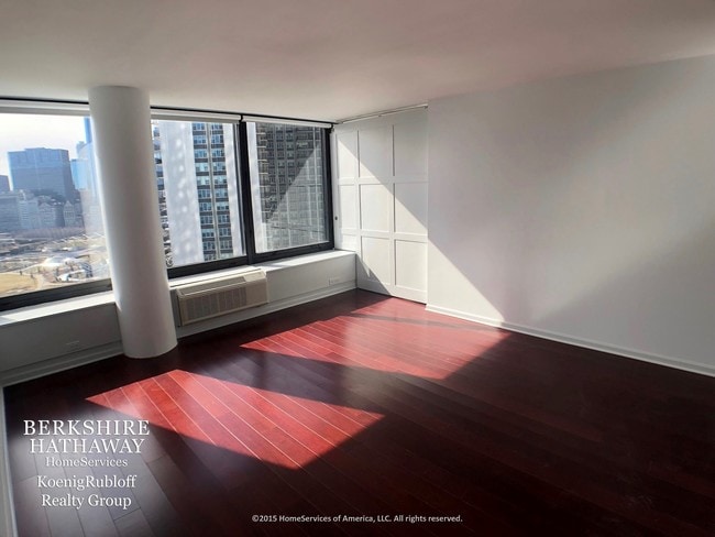 Foto del edificio - 155 N Harbor Dr
