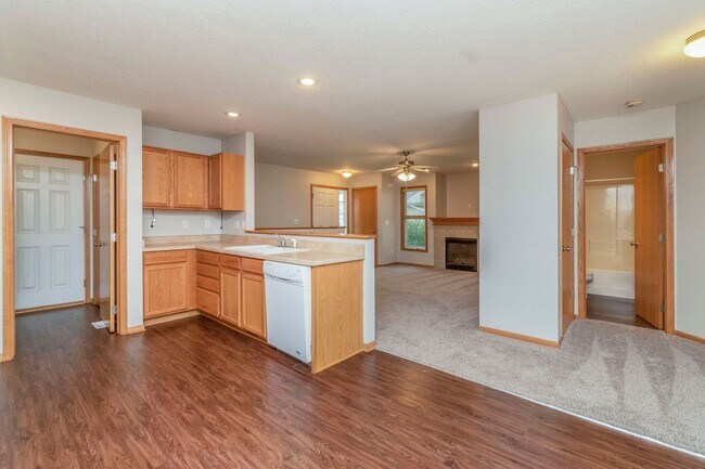 Foto del edificio - FULLY FENCED IN YARD!! 3 Bedroom, 2.5 Bathroom Home in Ankeny