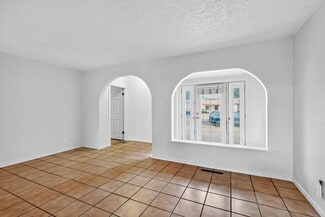 Building Photo - 4109 Comanche Rd NE