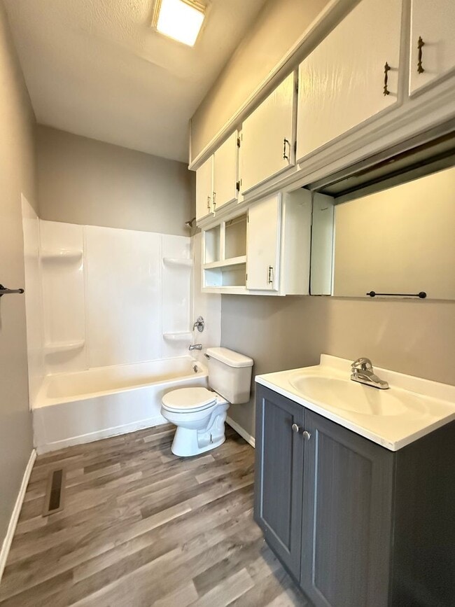 Building Photo - 3 Bedroom Home with Basement & Yard