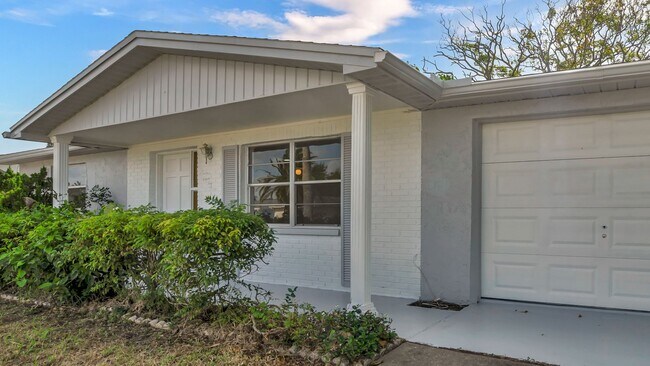 Building Photo - Renovated 3/2 Port Richey Home