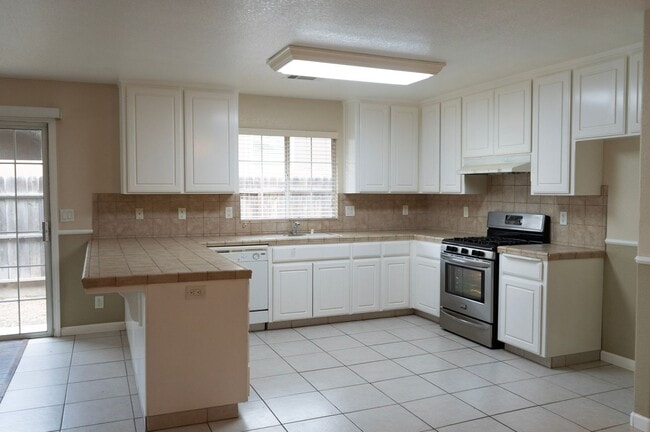 Building Photo - 3135 Whittier Ave