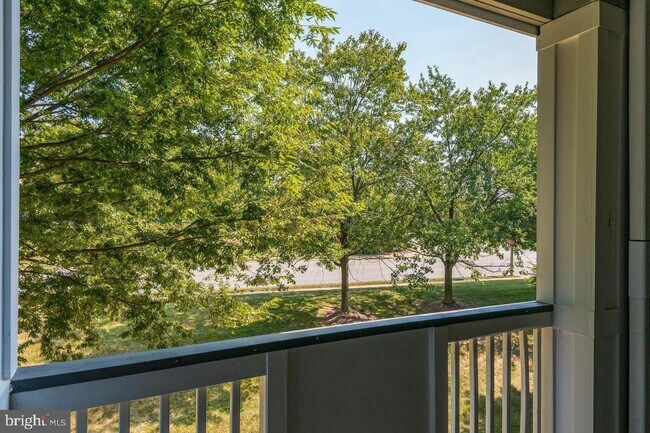Foto del edificio - 20311 Beechwood Terrace