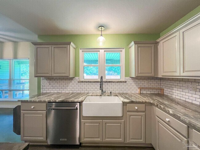 Foto del edificio - 4906 Landmark Ln