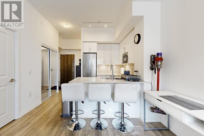 Building Photo - 99 Eagle Rock Way