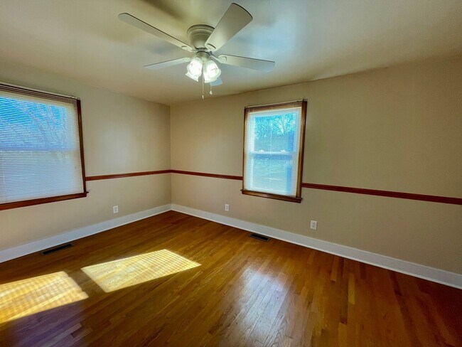 Building Photo - Lovely Brick Ranch Home
