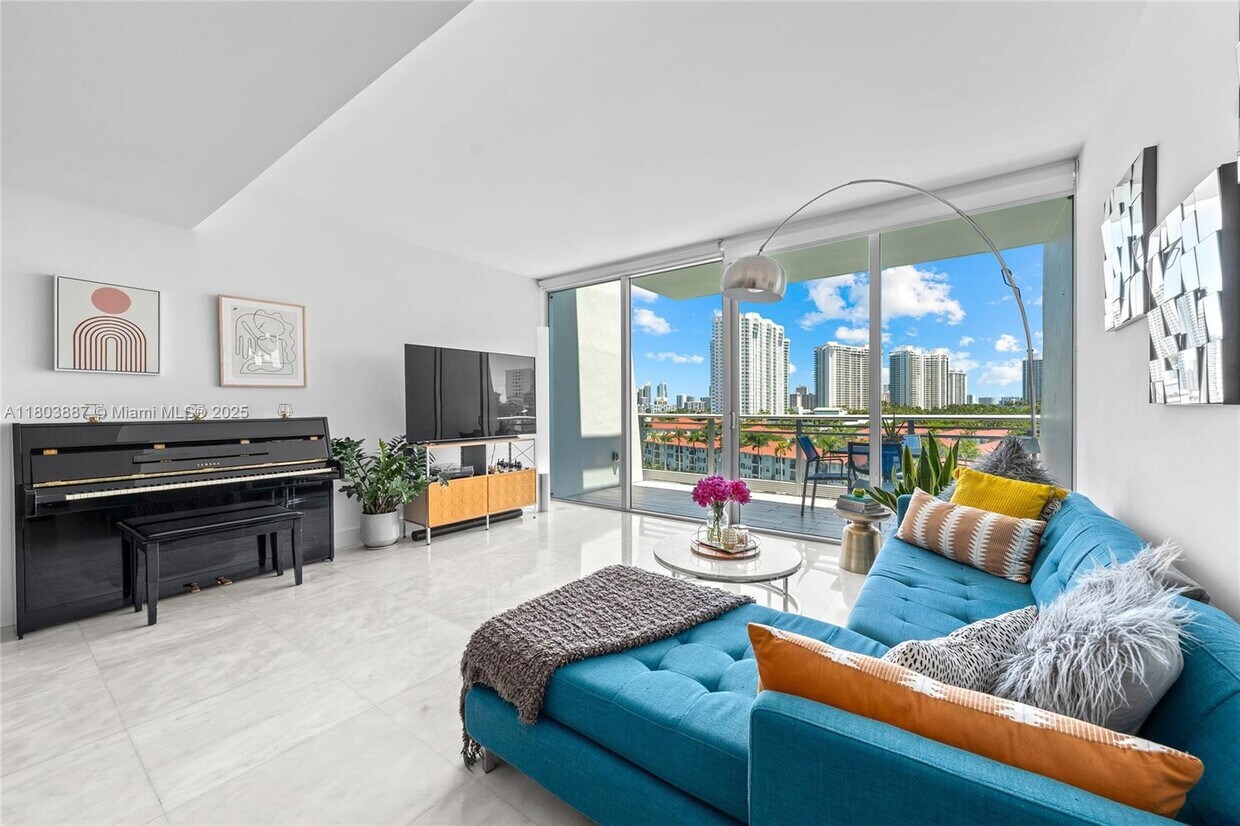 Foto principal - 2950 NE 188th St