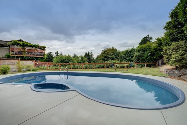 Building Photo - 4Bd/3.5Ba Kirkland House