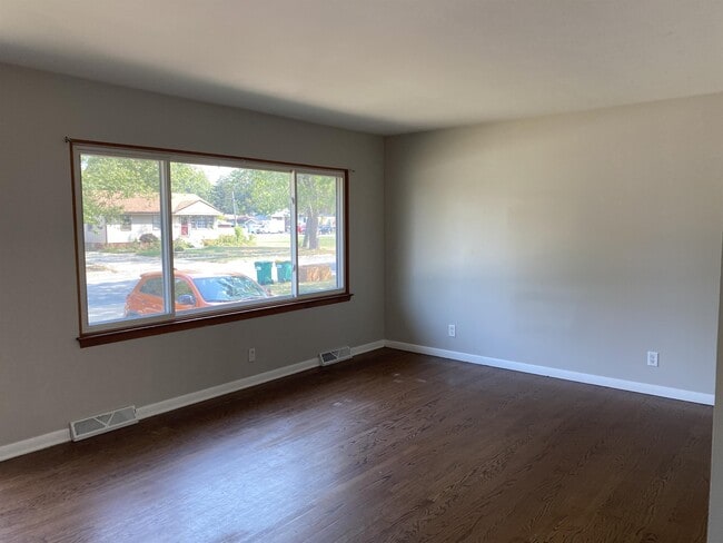 Building Photo - 8154 Columbia Ave