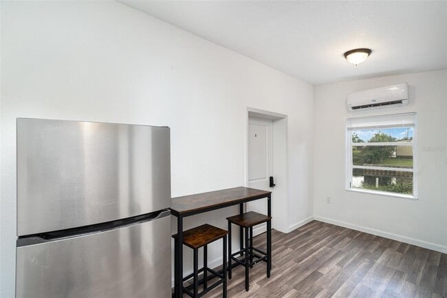 Building Photo - 211 Duxbury Ave