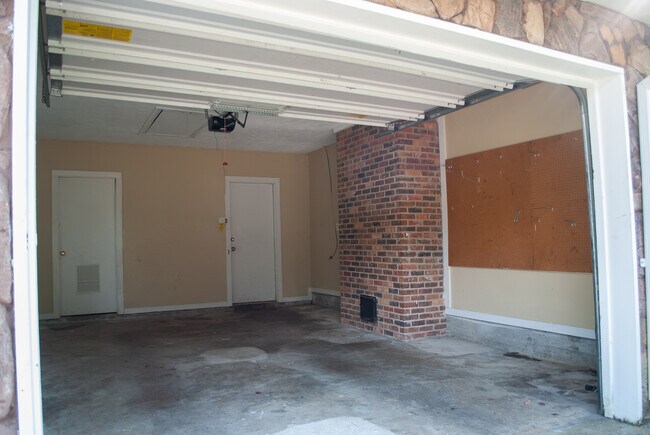 Building Photo - 1522 Hawthorne Place