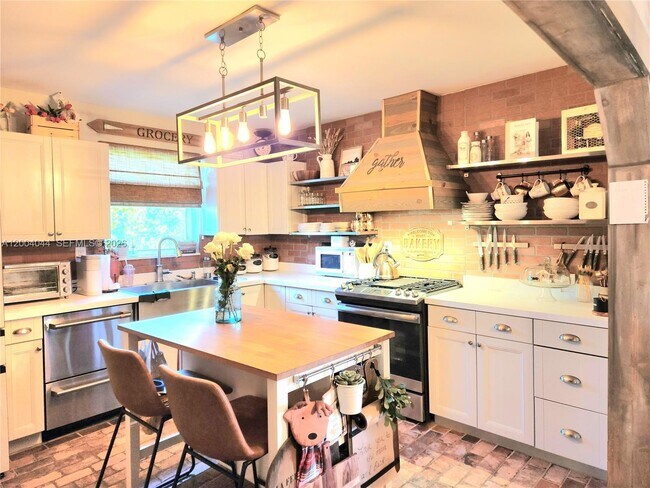 Foto del edificio - 2251 NW 87th Ter