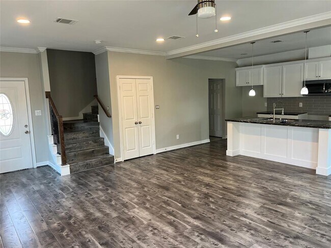 Building Photo - 9823 Bamboo Rd
