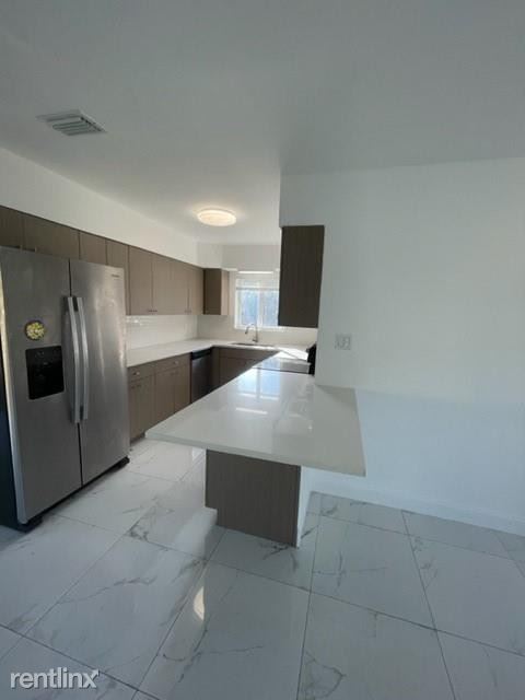 Foto del edificio - 4 br, 2 bath House - 117 NW 24th St