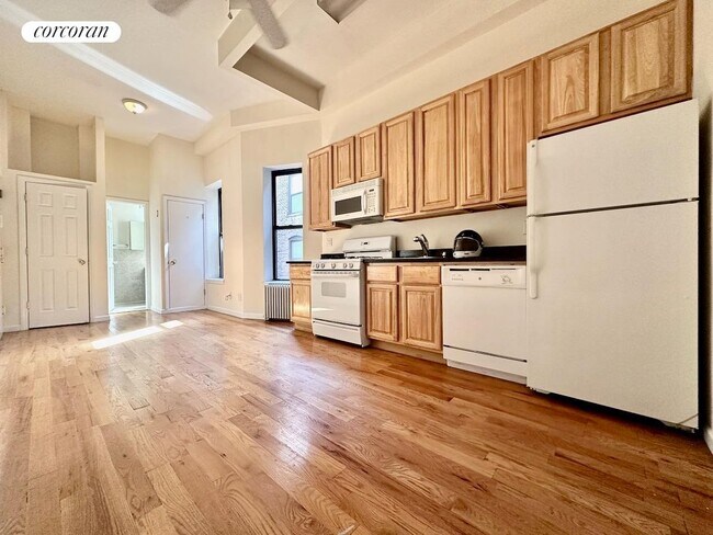 Building Photo - 316 W 51st St