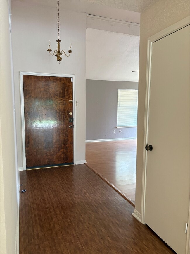 Building Photo - 9111 Woodhouse Dr