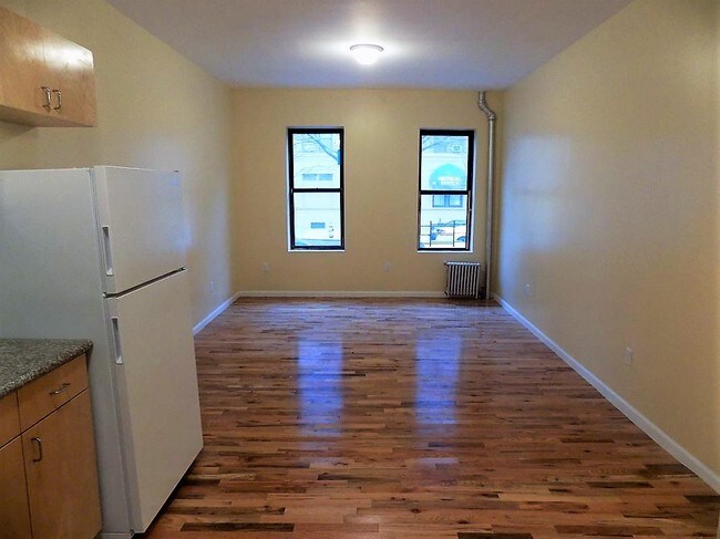 Building Photo - 551 W 175th St