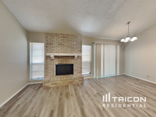 Foto del edificio - 15022 Old Creek St