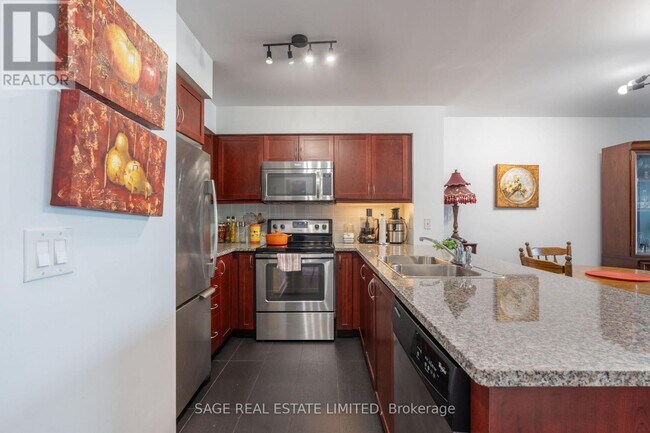 Building Photo - 19 Grand Trunk Crescent