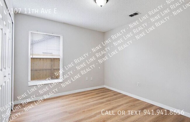 Foto del edificio - 4107 11th Ave E