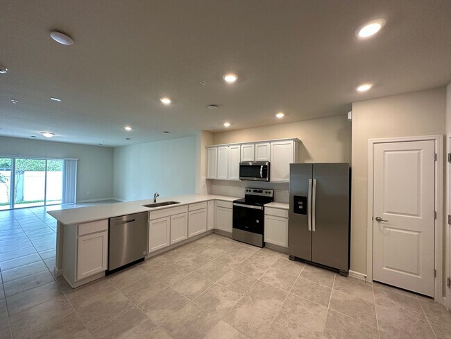 Building Photo - 3 Bedroom, 2.5 Bath Town Home with 1 Car G...