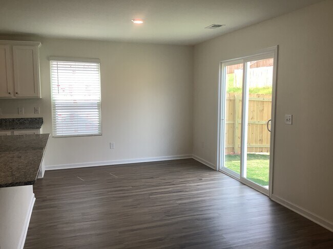 Foto del edificio - 6067 Mason Tucker Drive