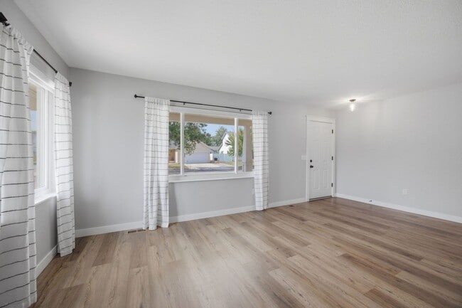 Building Photo - 2704 Stratford Ln