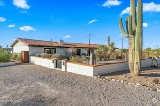 Building Photo - 2640 E Camino La Zorrela
