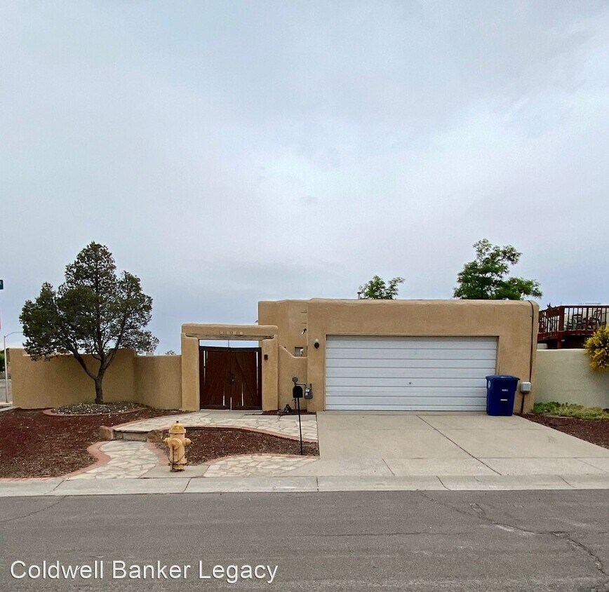 Foto principal - 2 br, 2 bath House - 5401 Luttrell Ct NE