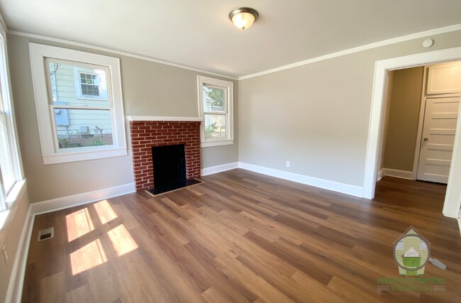 Building Photo - 607 Perry Rd