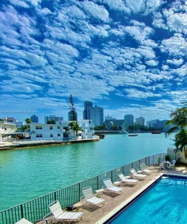 Foto del edificio - 6937 Bay Dr