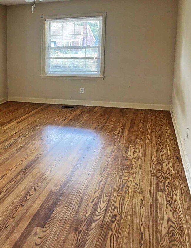 Building Photo - QUN 217-219