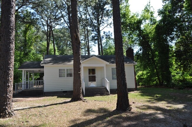 Building Photo - FOR RENT - Terrific location, great price....near everything!