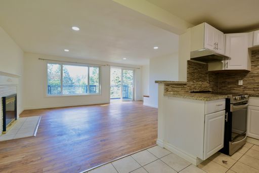 Foto del edificio - Modern Remodeled 2BR Duplex with Garage in Prime Shoreline Location