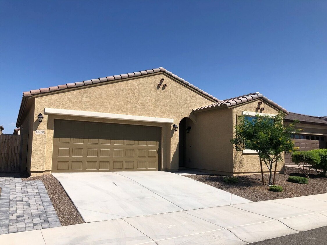Foto principal - Coming Soon! Stunning 3 bed, 2 bath locate...