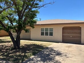 Building Photo - 3016 La Luz Rd