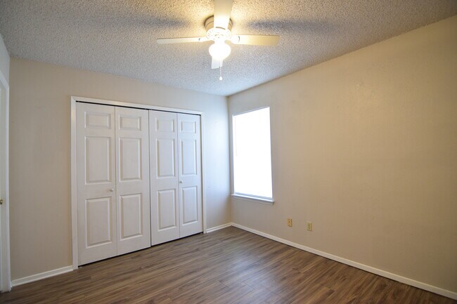 Foto del edificio - 1632 Ellen Pl