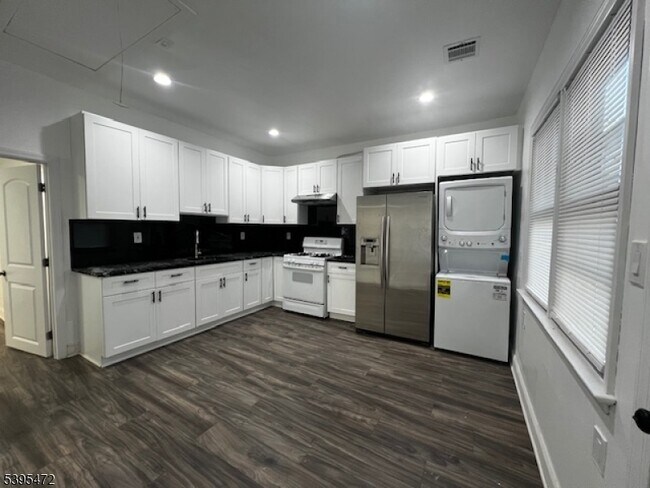 Foto del edificio - 110 Rockland Ave