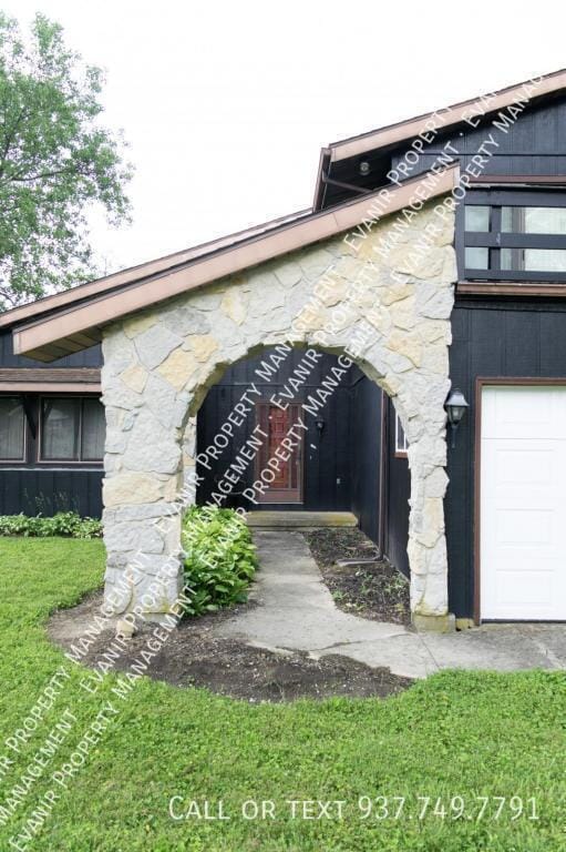 Building Photo - 14400 Woodlawn Dr