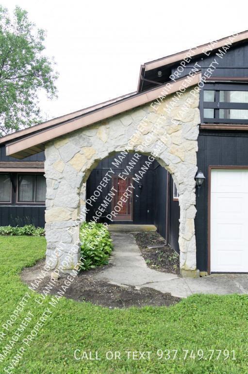 Foto del edificio - 14400 Woodlawn Dr