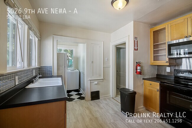 Foto del edificio - 5026 9th Ave NE